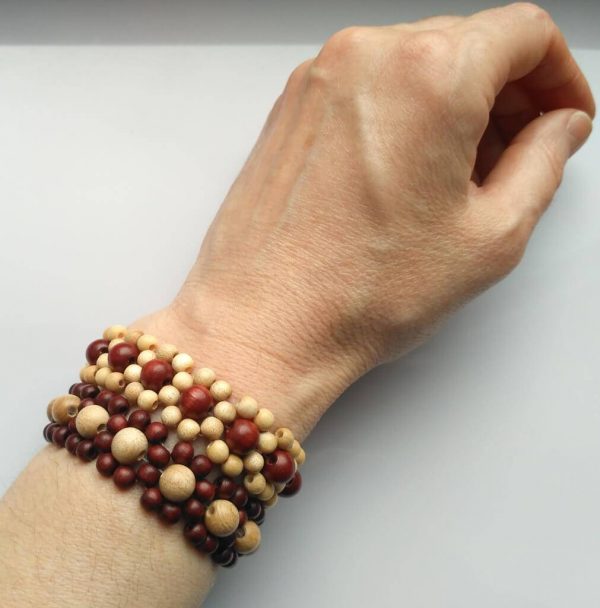 Náramky z dřevěných korálků * Wooden bead bracelets