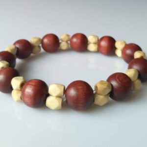 Náramek z dřevěných korálků * Wooden bead bracelet