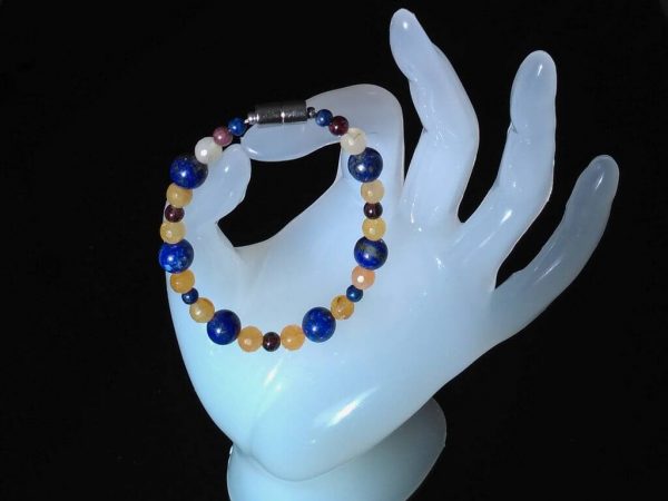 Náramek lapis lazuli-kalcit-granát * Bracelet from lapis lazuli, calcite and garnet