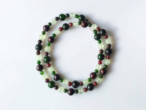 Náhrdelník granát-jadeit-prehnit * Necklace from garnet, jade, prehnite