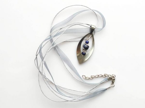 Náhrdelník s přívěskem lapis lazuli * Lapis lazuli pendant necklace