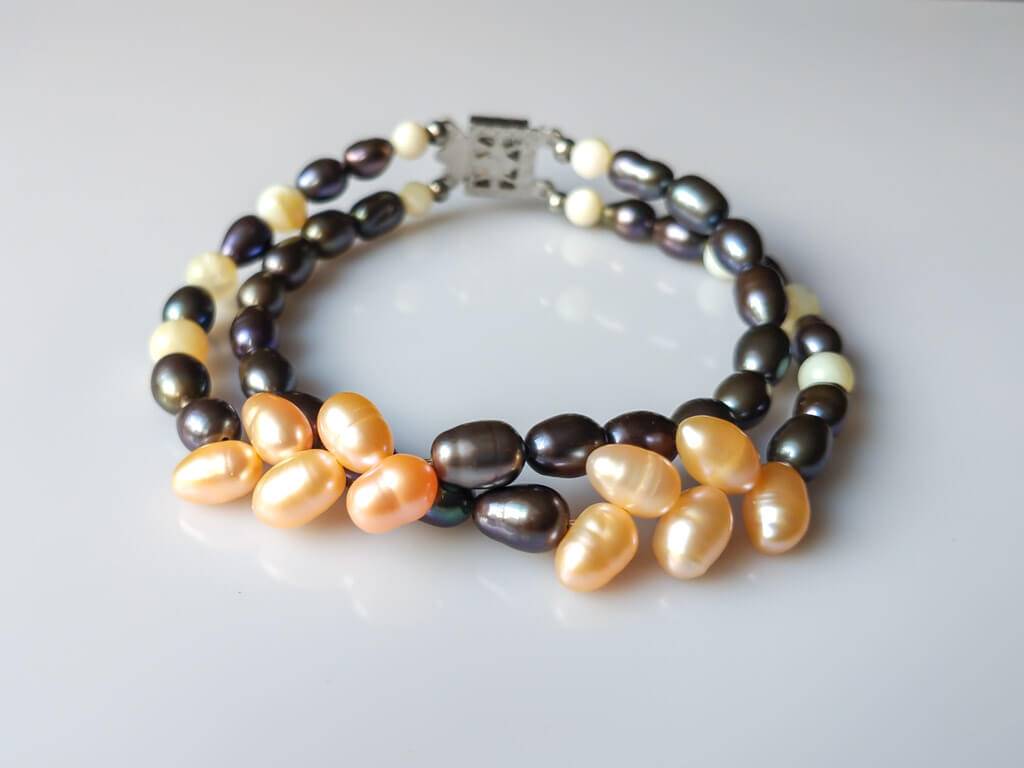 Perlový náramek ze sladkovodních perel a perleti * Pearl Bracelet from freshwater pearls and nacre beads