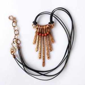 Náhrdelník měděný s korálky červeného jaspisu * Copper necklace with red jasper beads