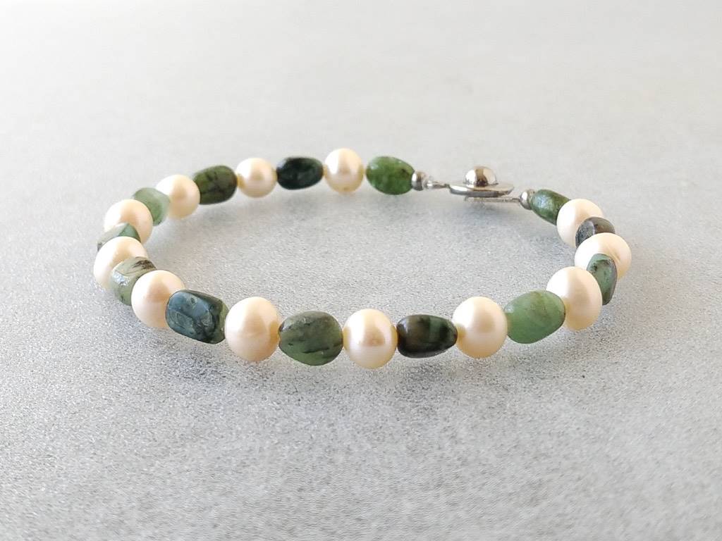 Náramek smaragd-bíle perly * Bracelet from Emerald and White Pearls