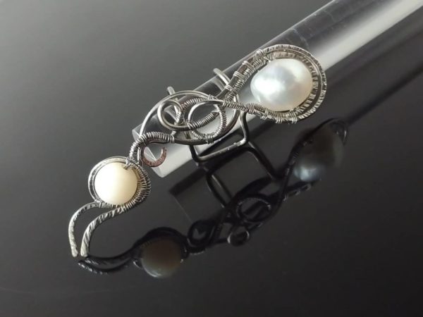 Záušnice říční perla a perleť * Ear cuff with freshwater pearl and nacre bead