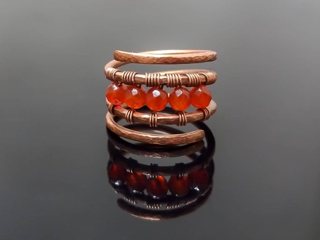 Měděný prsten s karneolem * Copper ring with Carnelian beads