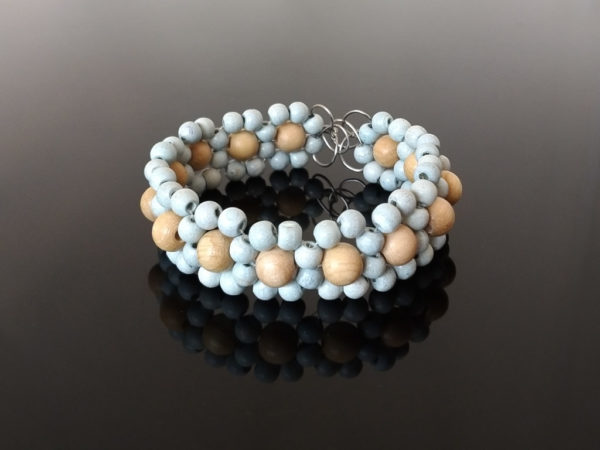 Náramek z dřevěných korálků modrý * Wooden bead bracelet, blue