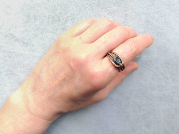 Měděný prsten se smaragdem * Copper ring with Emerald bead