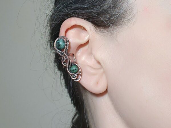 Záušnice z mědi s korálky tyrkysu afrického * Copper ear cuff with African Turquoise beads