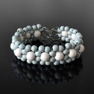 Náramek z dřevěných korálků modro-bílý * Wooden bead bracelet, blue-white