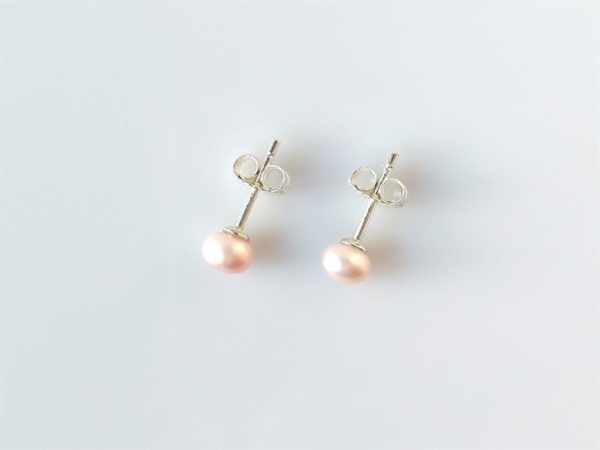 Perlové náušnice růžové barvy, stříbrné zapínáni Ag925 (puzeta) * Pink pearl earrings, silver studs