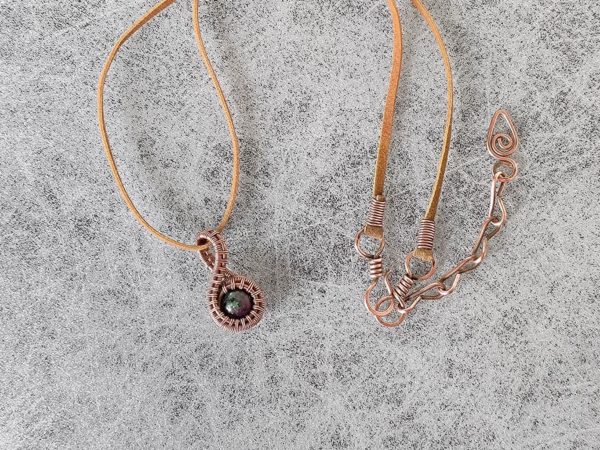 Měděný přívěsek s rubínem v zoisitu * Copper pendant with Ruby Zoisite