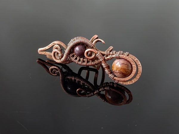 Záušnice z mědi s korálky mookaitu * Copper ear cuff with Mookaite beads