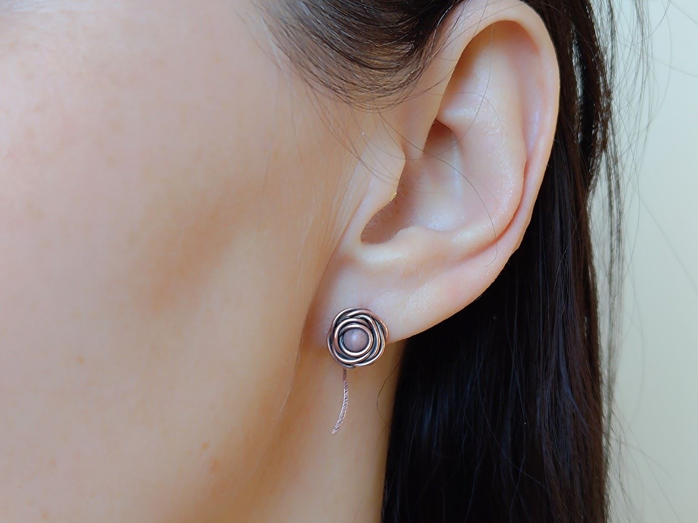 Náušnice z mědi s korálky rodonitu * Copper earrings with rhodonite beads