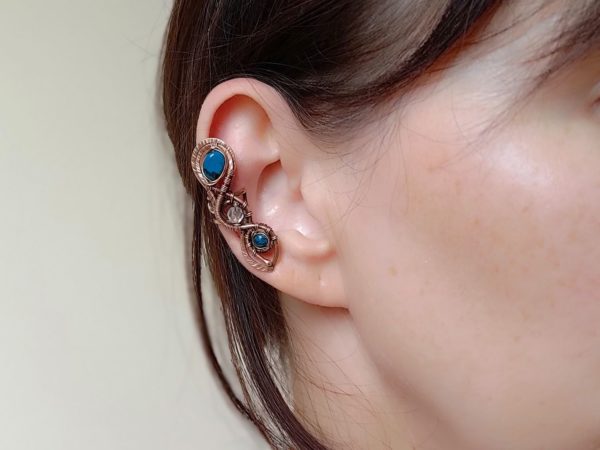 Záušnice z mědi s chryzokolem a křišťálem * Copper ear cuff with Chrysocolla and Crystal beads