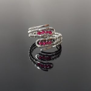 Prsten s rubínem z chirurgické oceli * Ruby ring from surgical steel