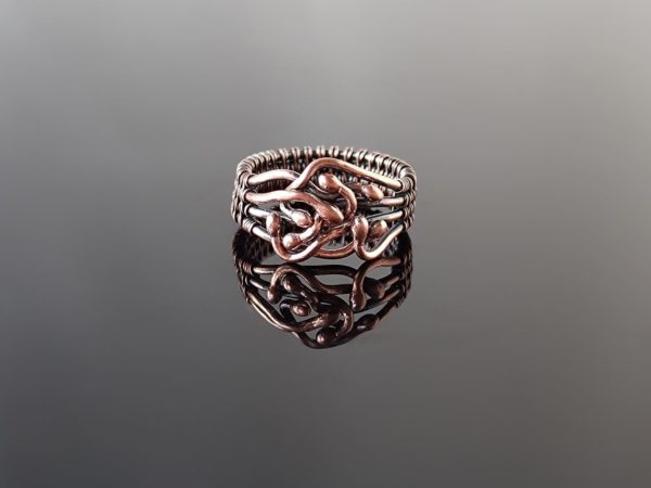 Měděný prsten proplétaný osm kapek * Copper ring interlaced with eight drops