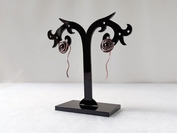 Náušnice z mědi s korálky granátu * Copper earrings with garnet beads