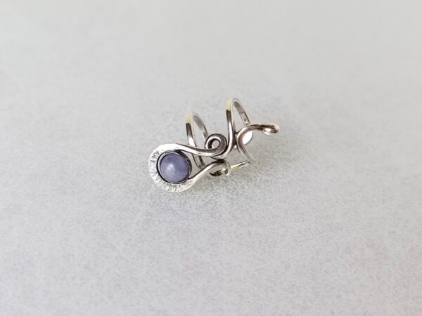 Záušnice s tanzanitovým korálkem * Ear cuff with tanzanite bead