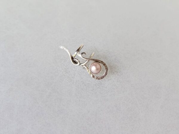 Záušnice s růžovofialovou říční perlou * Ear cuff with pink-purple Freshwater pearl