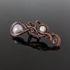 Záušnice z mědi s bílou říční perlou a perletí * Copper Ear Cuff with white freshwater pearl and nacre bead