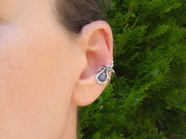 Záušnice s tanzanitovým korálkem * Ear cuff with tanzanite bead