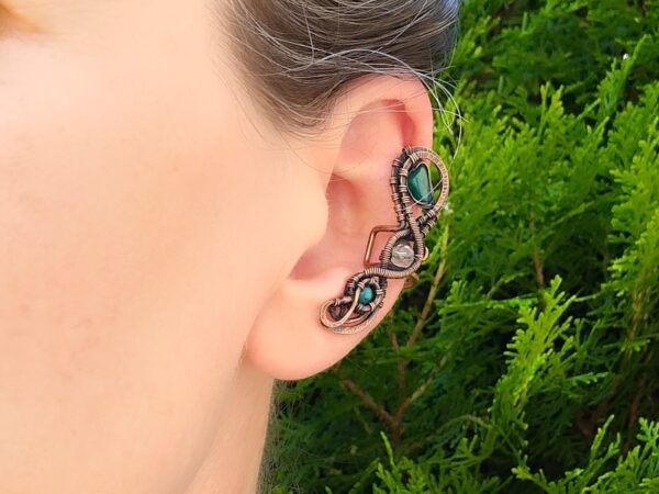 Záušnice z mědi s chryzokolem a křišťálem * Copper ear cuff with Chrysocolla and Crystal beads