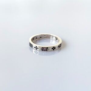 Prsten s kubickými zirkony Lavender a ručně rytým ornamentem, stříbro Ag 925 * Silver ring with lavender cubic zirconia and hand-engraved ornament