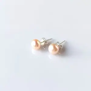 Perlové náušnice světle růžové, stříbrné * Light rose pearl stud earrings, silver