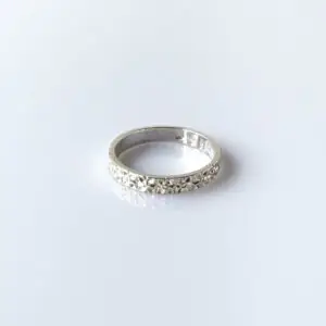 Prsten s ručně rytým ornamentem, stříbro Ag 925 * Silver ring with hand-engraved ornament