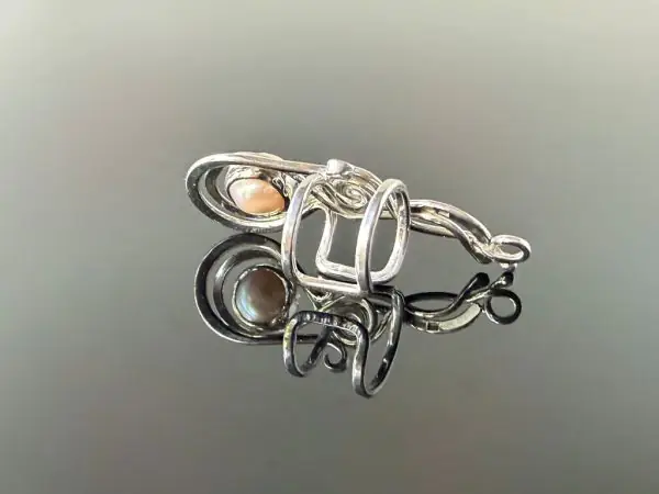Záušnice se světle růžovou perlou * Ear Cuff with light rose Freshwater pearl